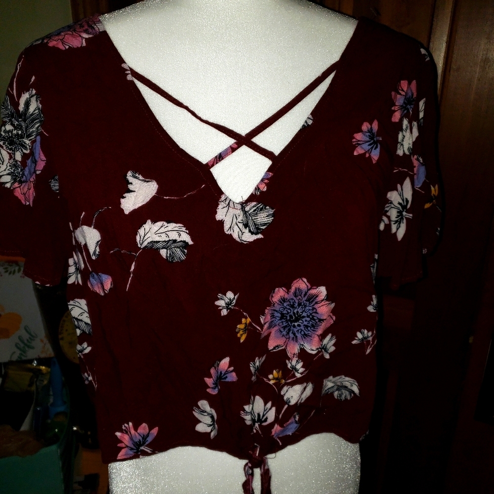 Misses sz XL MUDD cropped floral shirt